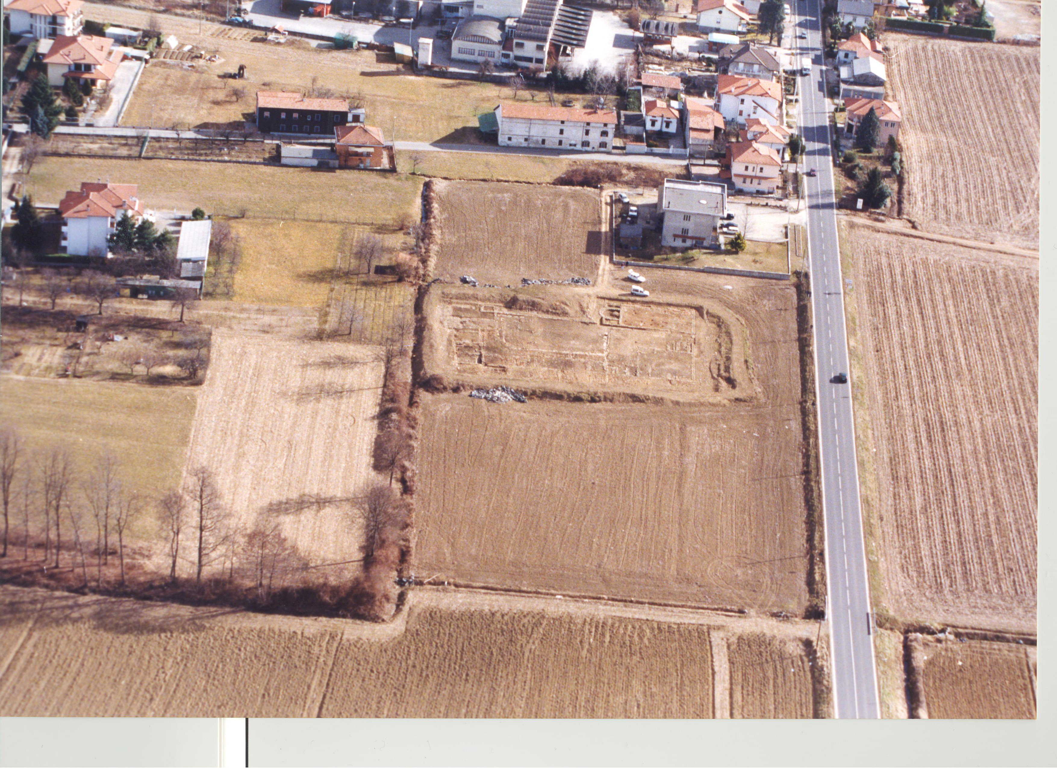 RESTI DI VILLA RUSTICA CON SALE ABSIDIATE (villa, struttura abitativa) - Sizzano (NO)  (metà/ fine Eta' romana imperiale)