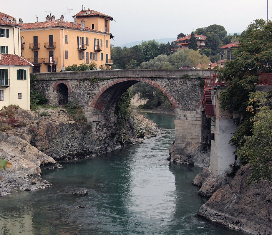 RESTI DEL PONTE ROMANO DETTO "PONTE VECCHIO" (ponte, infrastruttura viaria) - Ivrea (TO)  (inizio Eta' romana imperiale)