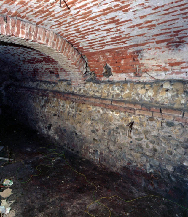 RESTI DELLA CINTA MURARIA DEL MUNICIPIUM DI NOVARIA (cinta fortificativa, struttura di fortificazione) - Novara (NO)  (inizio Eta' romana imperiale)