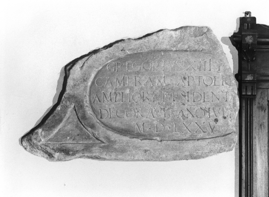 lapide celebrativa - ambito romano (sec. XVI)