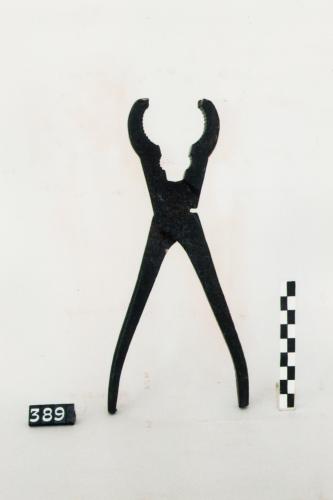 tenaglia, tenaglie, utensili da lavoro - bottega calabrese (sec. XIX fine - sec. XX inizio, da 1890 a 1910)