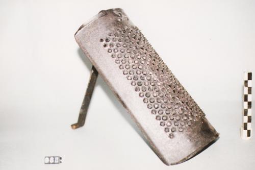 grattugia, grattugie, utensili domenstici - artigianato agro-pastorale (sec. XX prima metà, da 1900 a 1949)