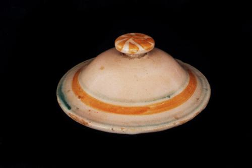 coperchio di zuppiera, coperchi, vasellame da cucina - bottega calabrese (sec. XX inizio, da 1900 a 1910)