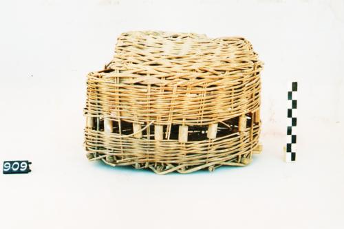 gabbia per uccelli, gabbie, utensili domestici - artigianato agro-pastorale (sec. XX prima metà, da 1900 a 1949)