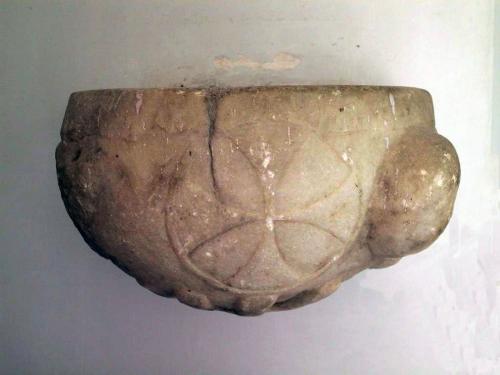 acquasantiera pensile, opera isolata - bottega Italia meridionale (fine/ inizio secc. XIII/ XIV)