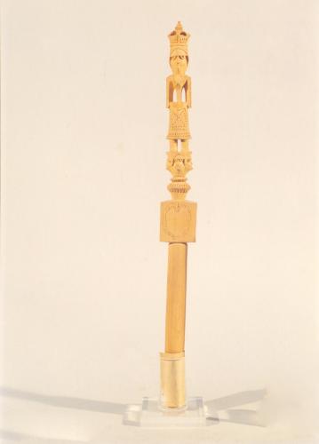 figura femminile/ostensorio (conocchia, conocchie, strumenti da lavoro) - artigianato pastorale (sec. XX seconda metà, da 1950 a 1999)