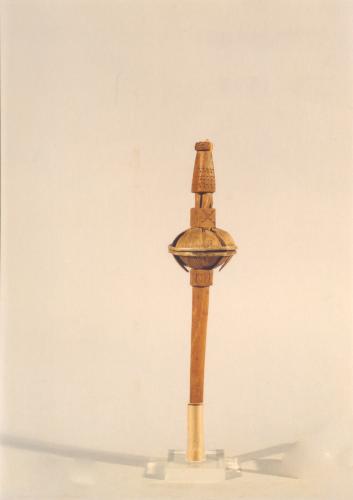 figura femminile (conocchia, conocchie, strumenti da lavoro) - artigianato pastorale (sec. XX, da 1900 a 1999)