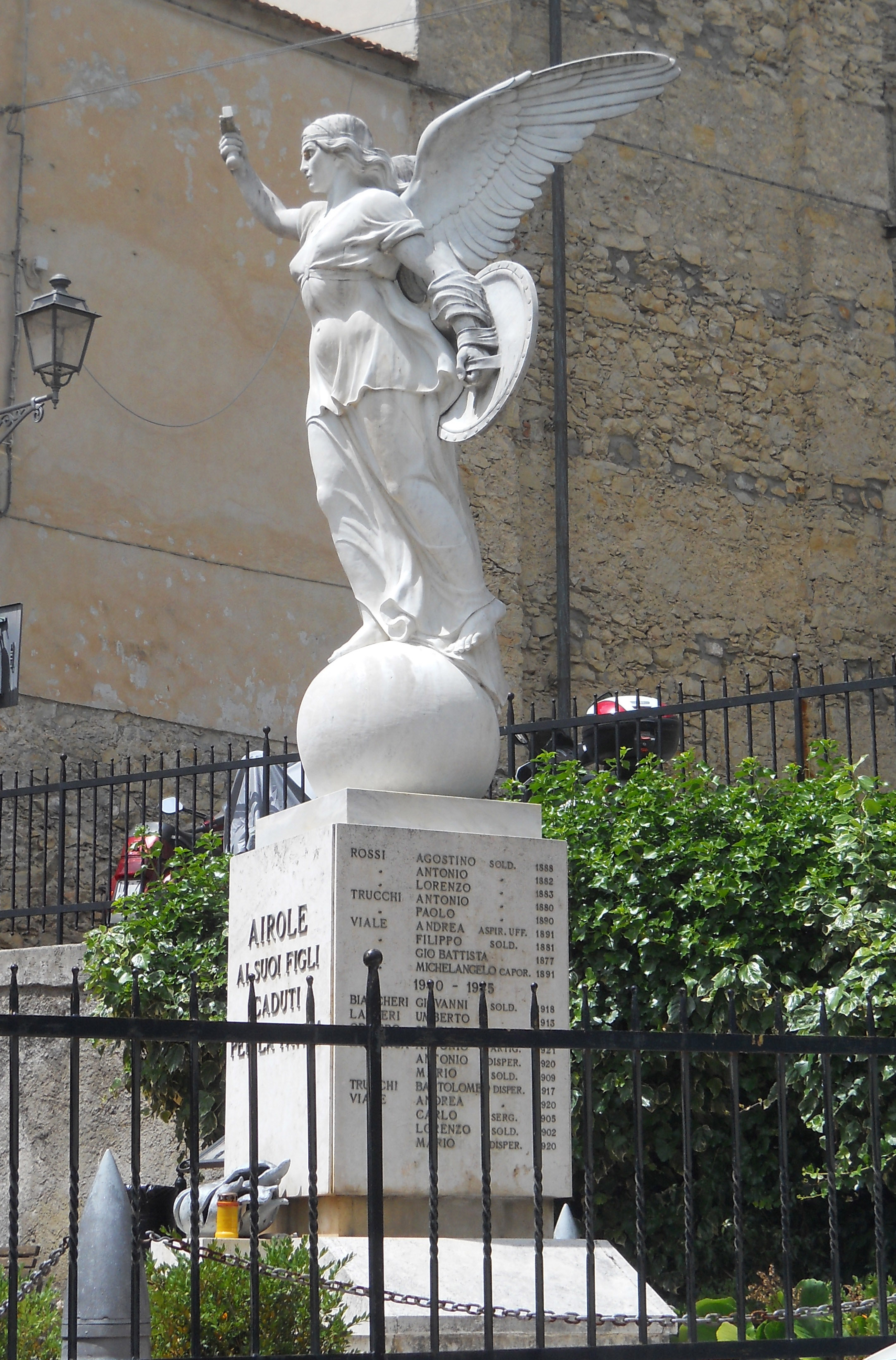 allegoria della Vittoria come donna armata (monumento ai caduti) - ambito ligure (prima metà XX)