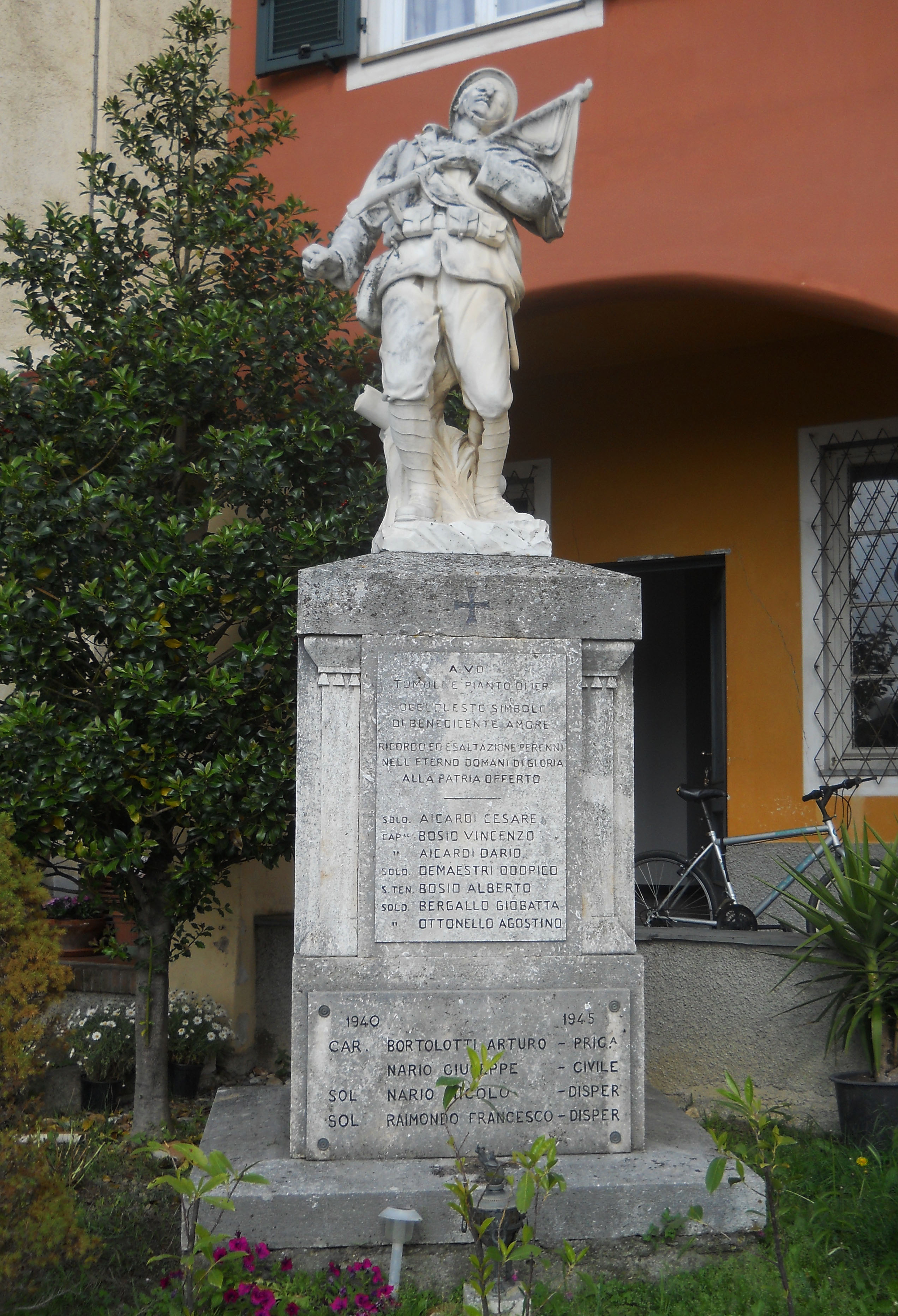 allegoria della morte del soldato (monumento ai caduti - ad ara) - ambito ligure (prima metà XX)