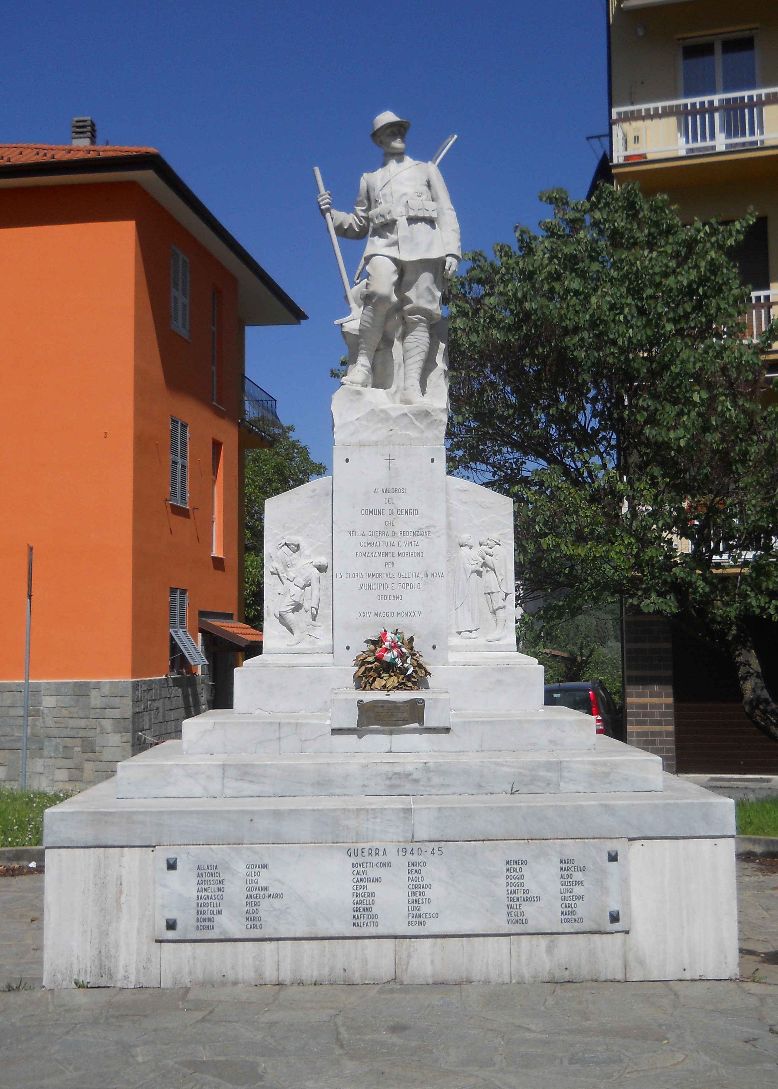 monumento ai Caduti di tutte le guerre, figura di soldato (monumento ai caduti - a cippo) di Del Bianco U (primo quarto XX)