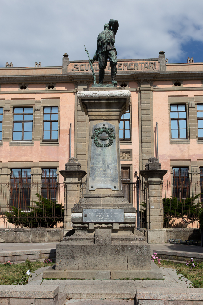 morte del soldato (monumento ai caduti - a cippo) - ambito italiano (sec. XX)