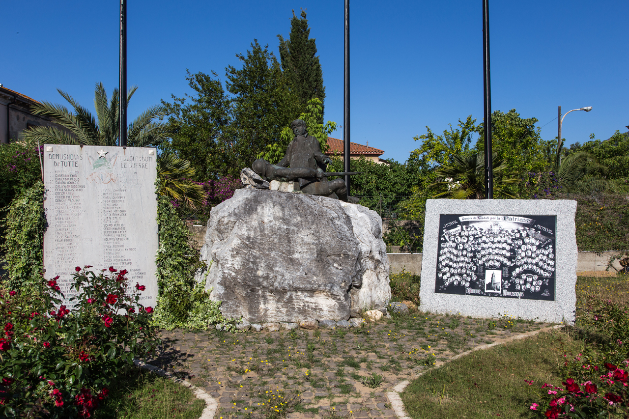 morte del soldato (monumento ai caduti - ad ara) - ambito italiano (ultimo quarto sec. XX)