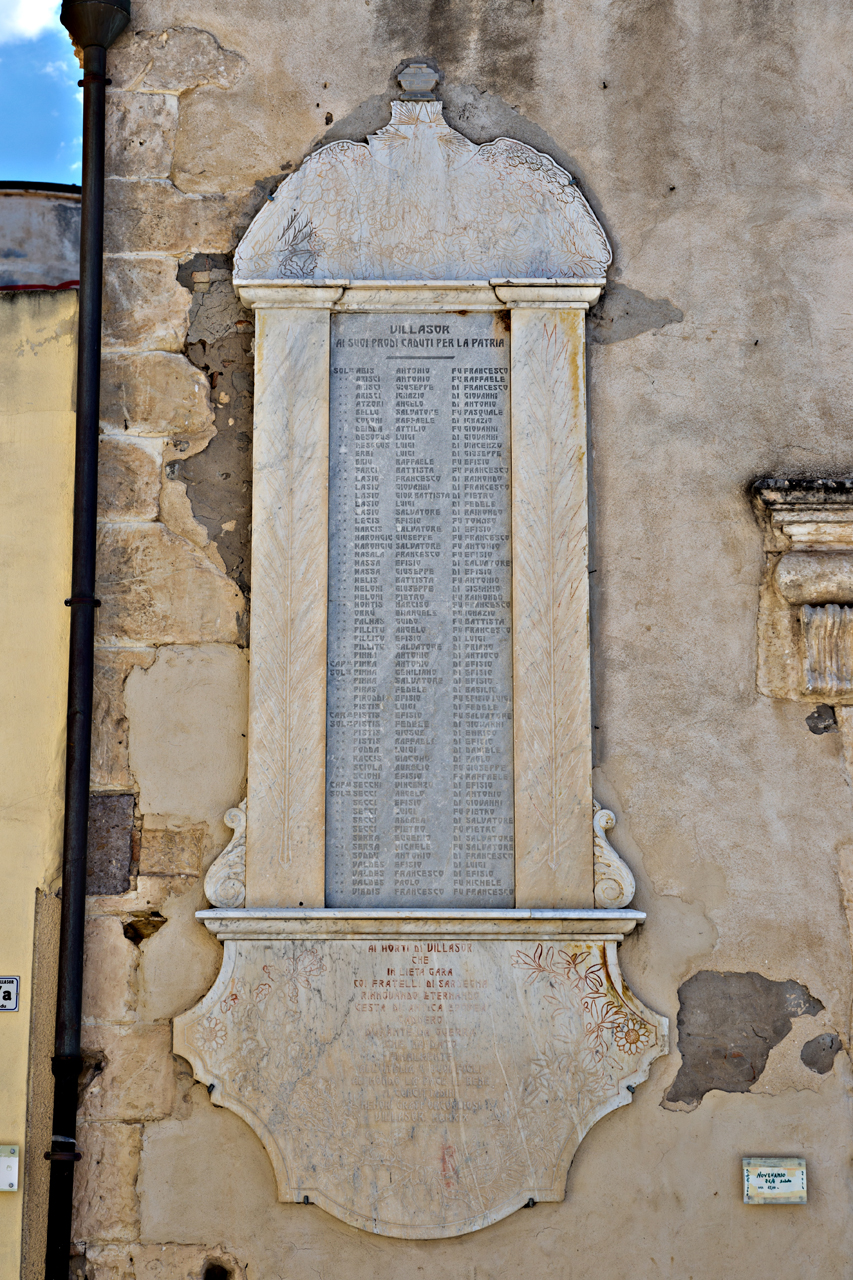 soggetto assente (lapide commemorativa ai caduti) di Onali Luigi (sec. XX)