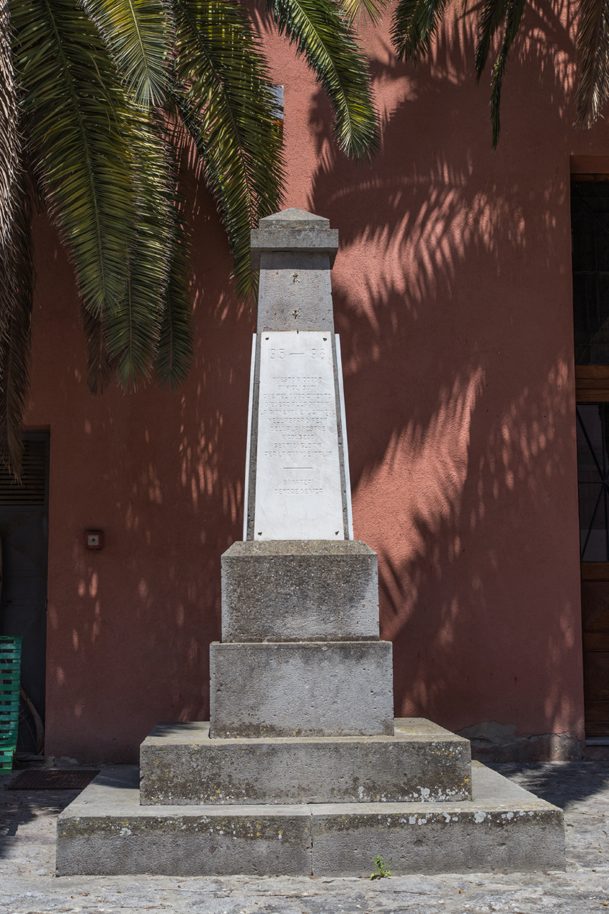 soggetto assente (monumento ai caduti - ad obelisco) - ambito sardo (sec. XX)