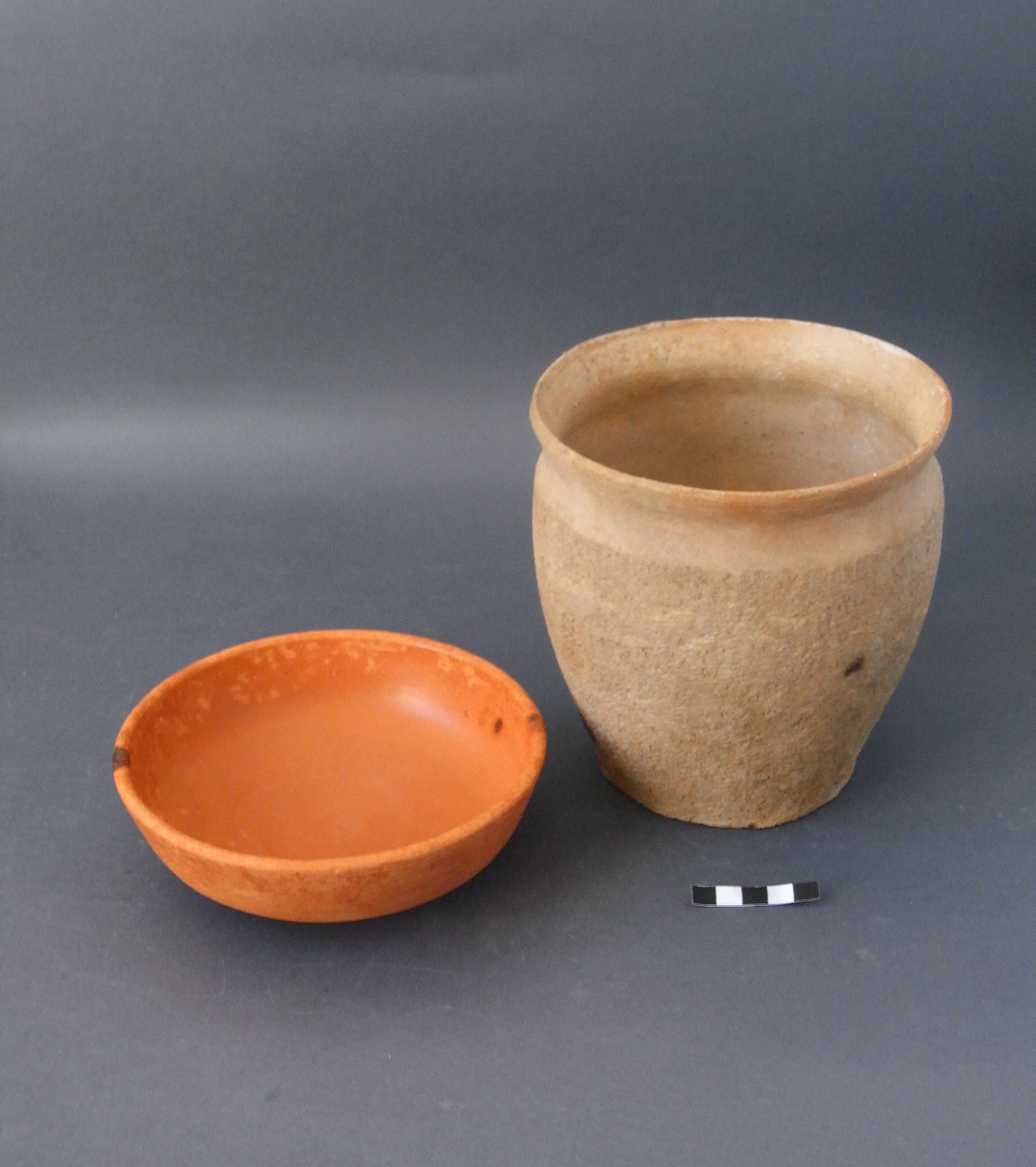 Necropoli di Albintimilium, Recinto B, tomba 9 (tomba a incinerazione in pozzetto con urna, area ad uso funerario) - Ventimiglia (IM)  (metà Età romana imperiale)