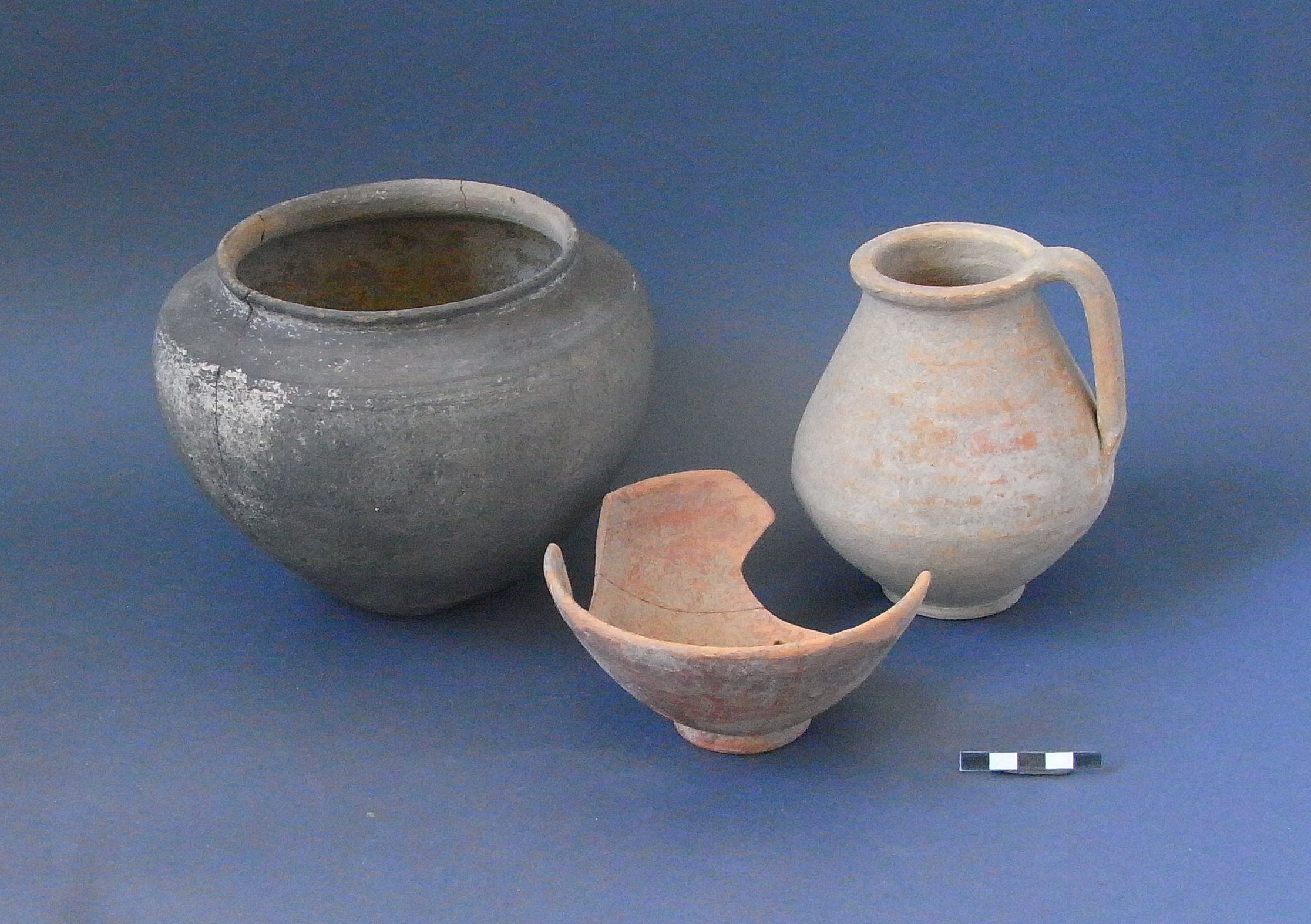 Necropoli di Albintimilium, area a sud recinti D-E, tomba 71 (tomba a incinerazione in pozzetto con urna, area ad uso funerario) - Ventimiglia (IM)  (metà Età romana imperiale)