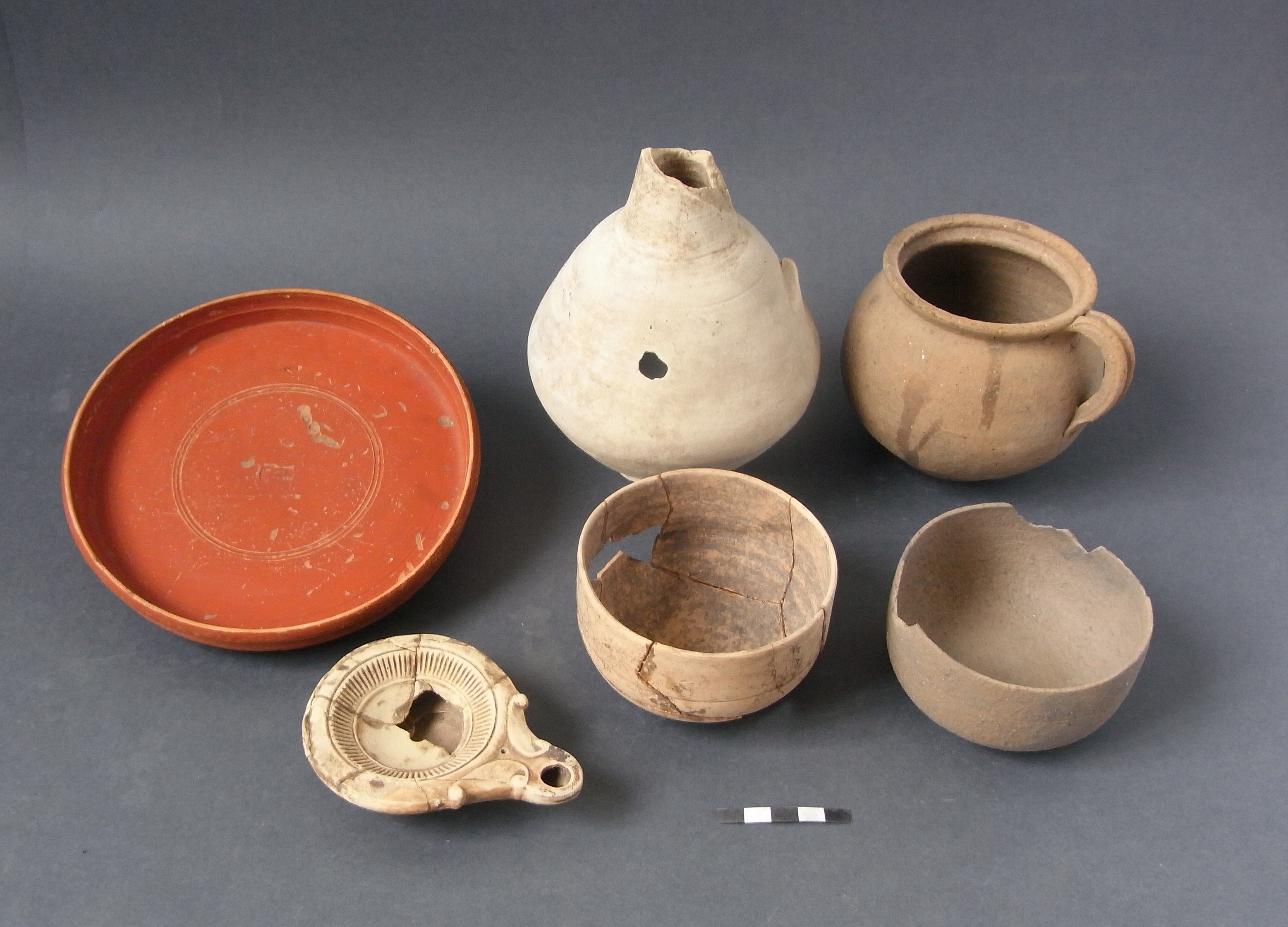 Necropoli di Albintimilium, tomba 92 (tomba a incinerazione in pozzetto con urna, area ad uso funerario) - Ventimiglia (IM)  (metà Età romana imperiale)