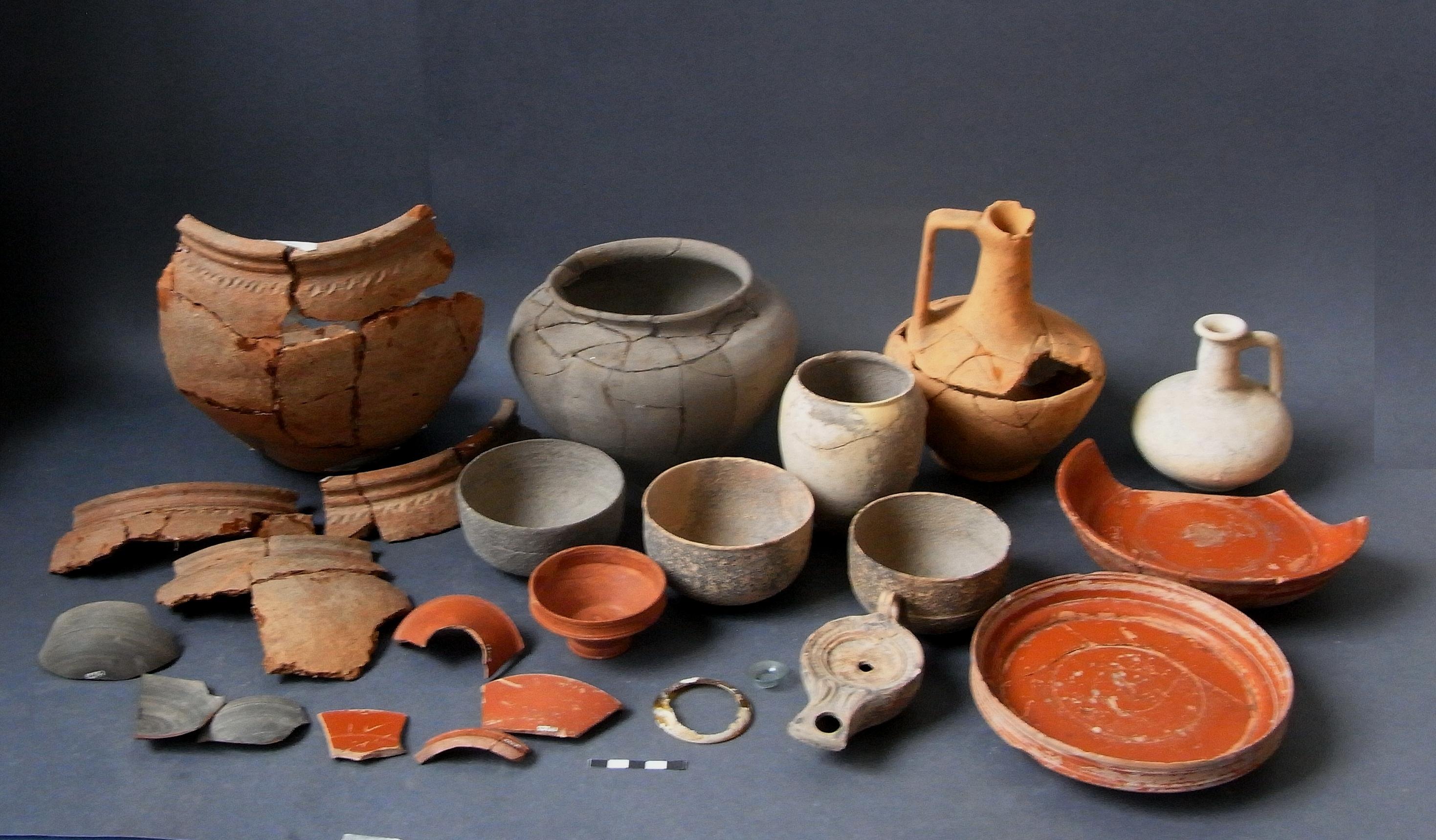 Necropoli di Albintimilium, tomba 99 (tomba a incinerazione in pozzetto con urna, area ad uso funerario) - Ventimiglia (IM)  (prima metà Età romana imperiale)