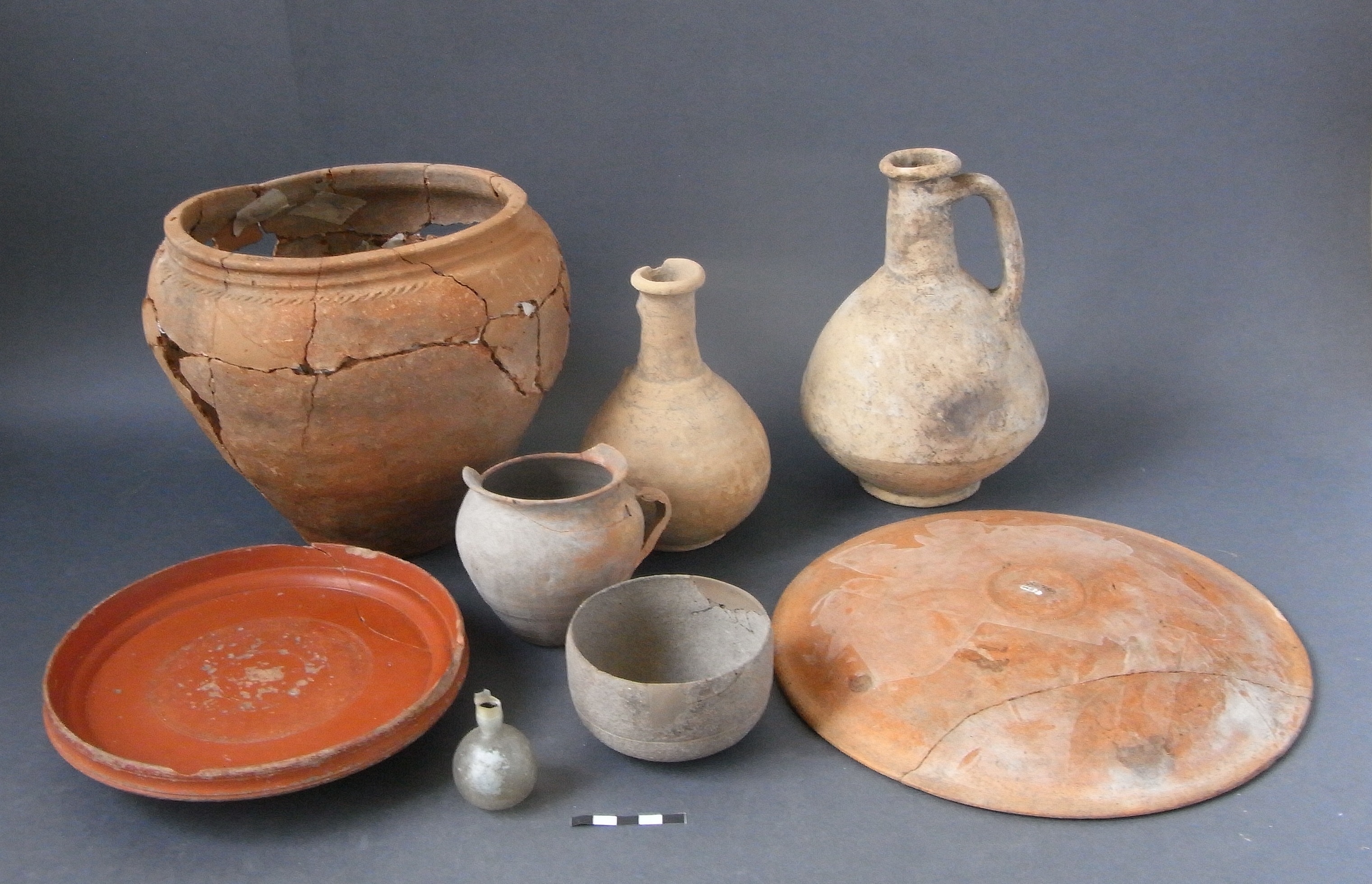 Necropoli di Albintimilium, tomba 103 (tomba a incinerazione in pozzetto con urna, area ad uso funerario) - Ventimiglia (IM)  (metà Età romana imperiale)