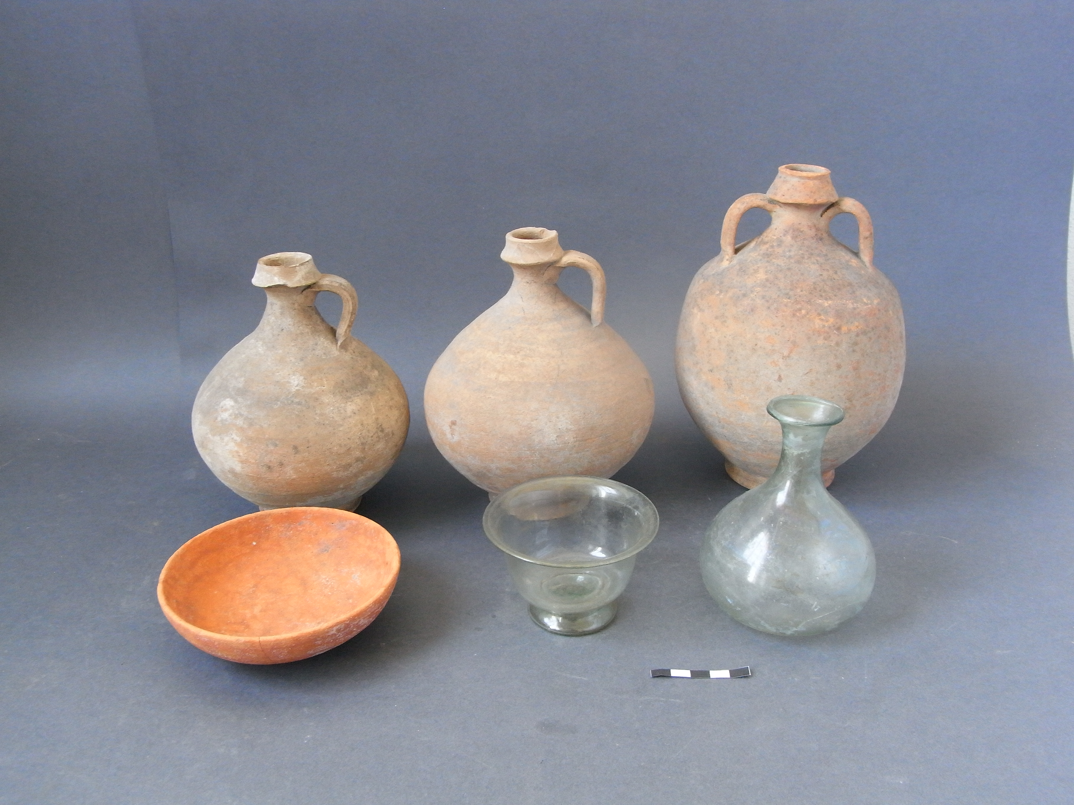 Necropoli di Albintimilium, tomba 136 (tomba a incinerazione / a cupa, area ad uso funerario) - Ventimiglia (IM)  (metà/ metà Età romana imperiale)