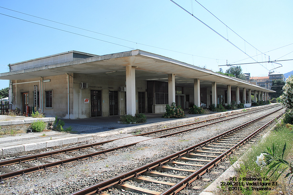 ex stazione FF.S.S. di Vado Ligure (fabbricato viaggiatori) - Vado Ligure (SV) 