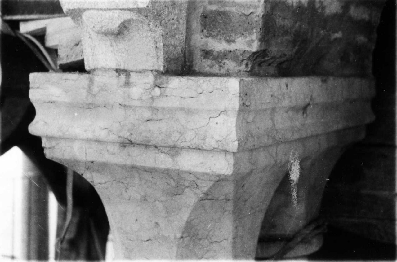 foglia d'acanto (scultura, serie) - bottega campionese (?) (inizio sec. XIII)