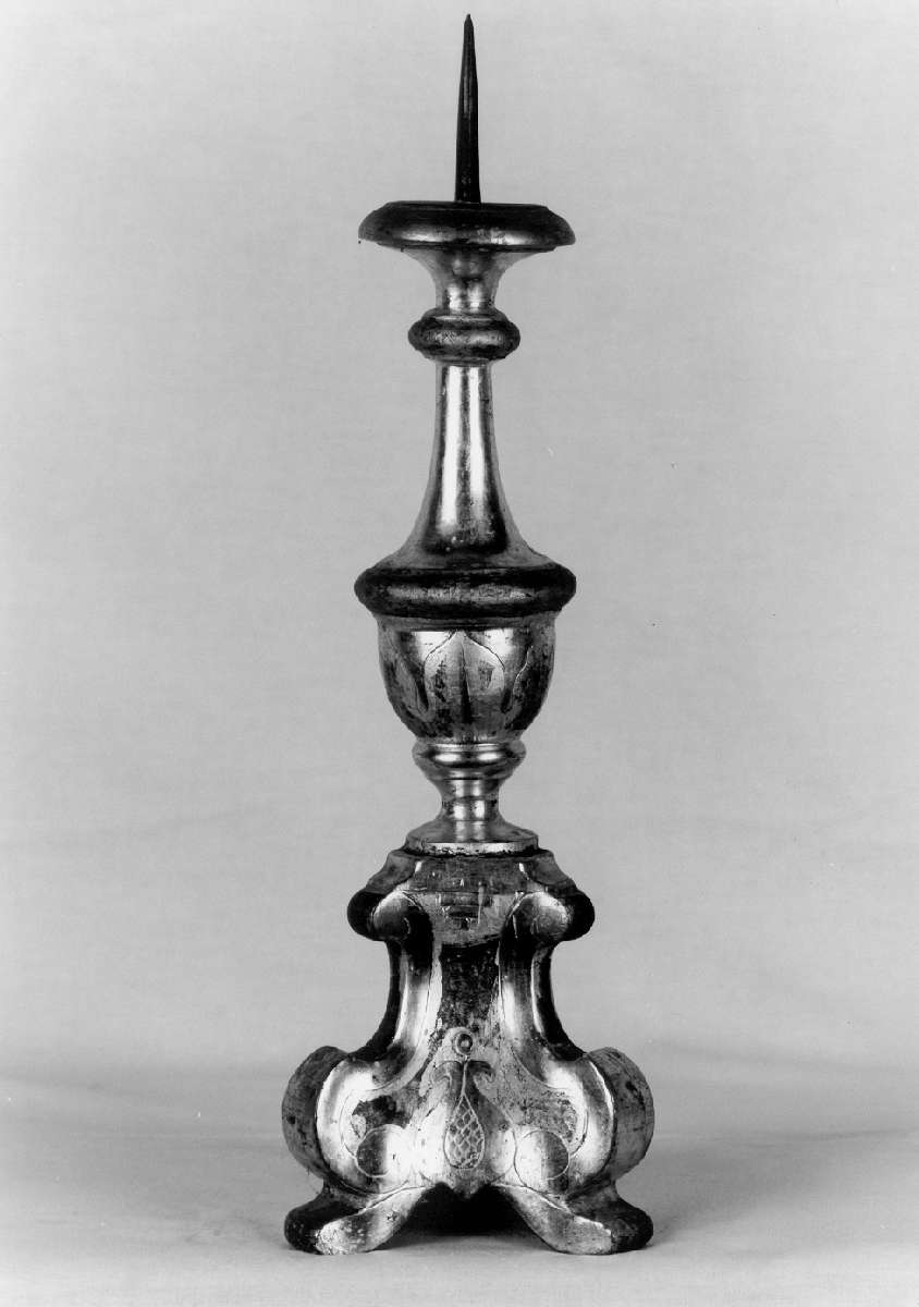 candeliere d'altare, serie - manifattura emiliana (prima metà sec. XVIII)