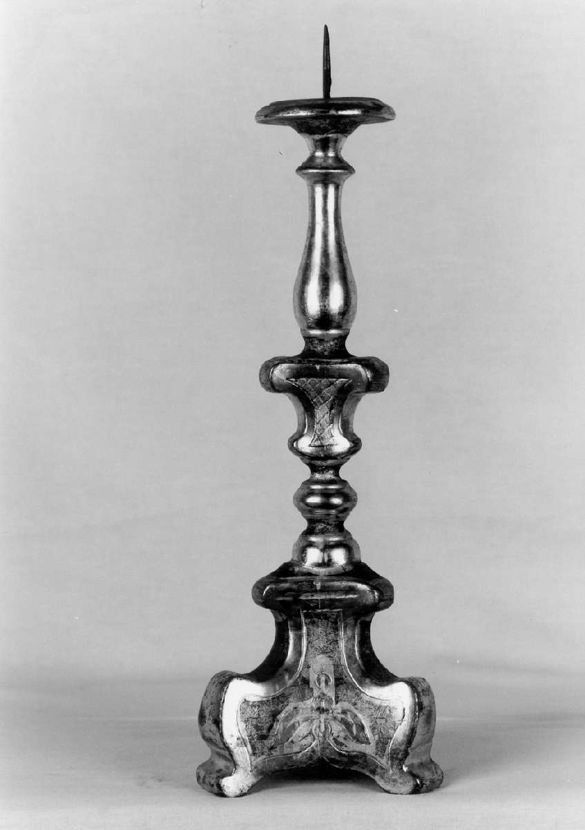 candeliere d'altare, serie - manifattura emiliana (prima metà sec. XVIII)