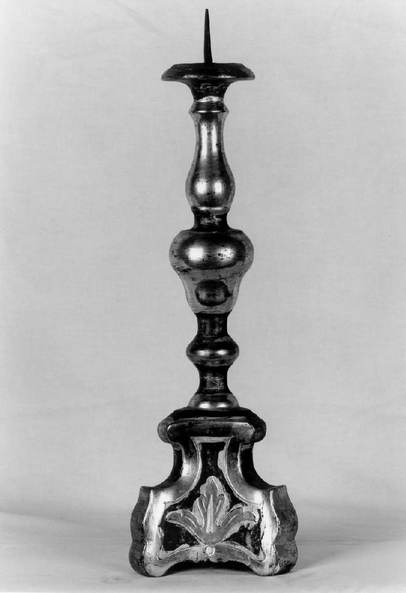 candeliere d'altare, serie - manifattura emiliana (prima metà sec. XVIII)