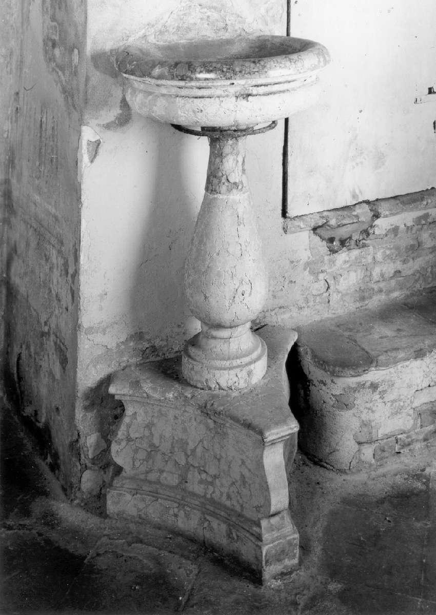 acquasantiera - a fusto - ambito veneto (sec. XVII)