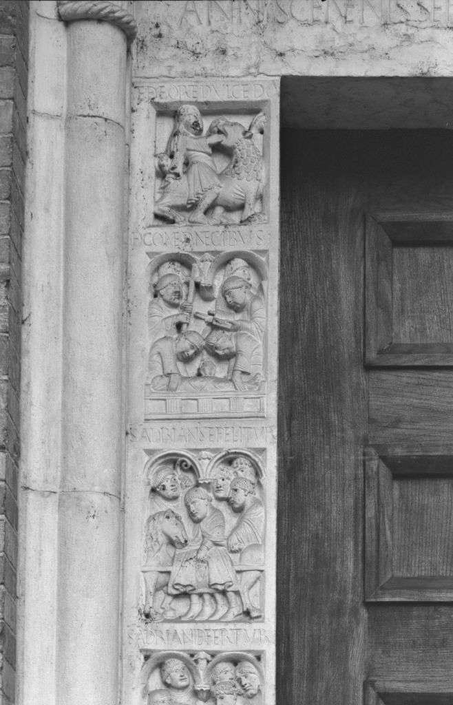 sepoltura di Adriano III (formella, elemento d'insieme) di Wiligelmo (scuola) (sec. XII)