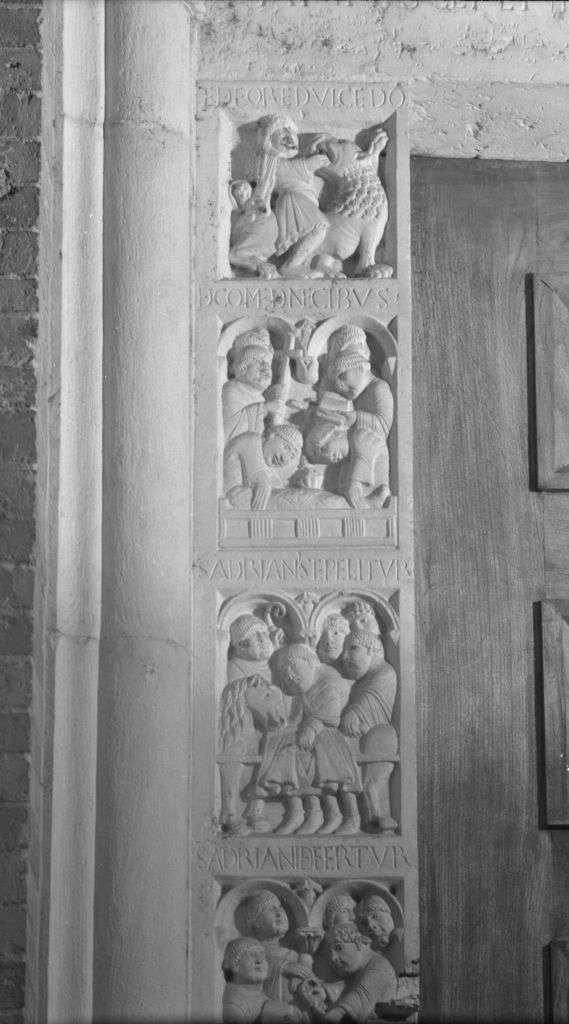 Sansone uccide un leone (formella, elemento d'insieme) di Wiligelmo (attribuito) (sec. XII)