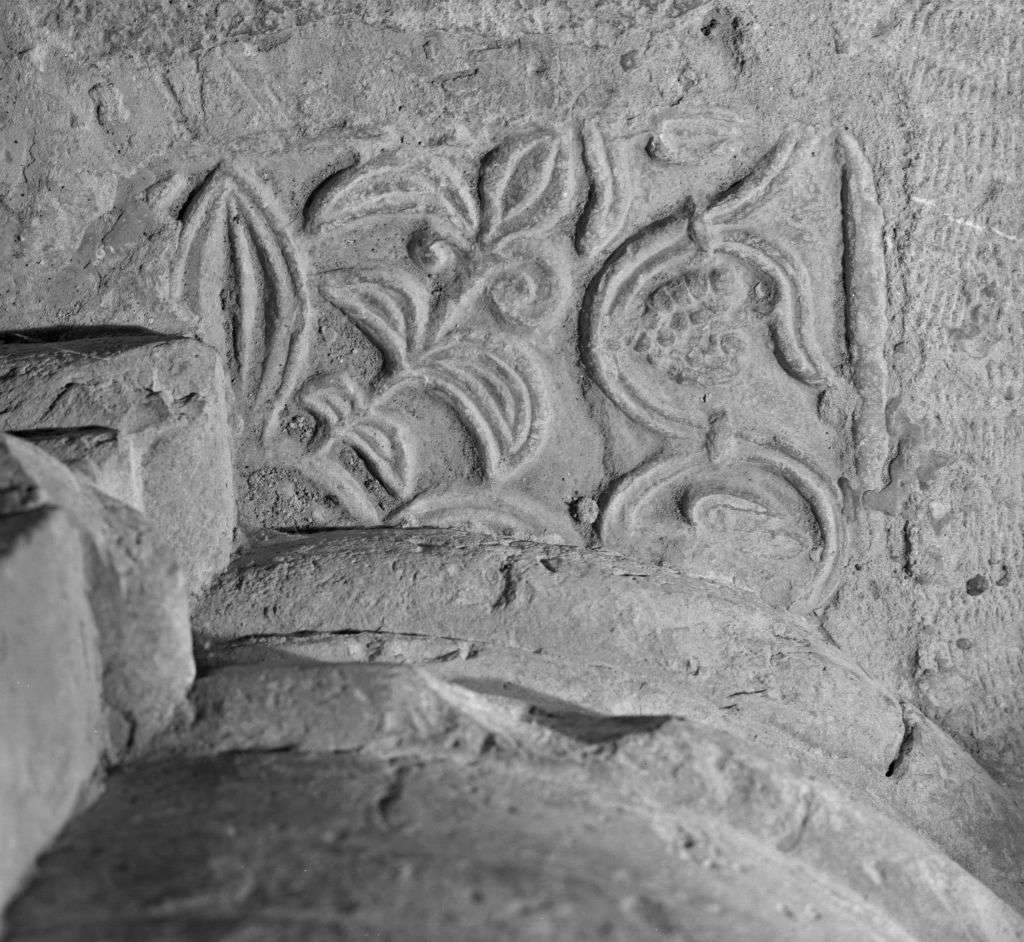 motivo decorativo vegetale (decorazione plastica, frammento) - ambito Italia settentrionale (sec. XII)