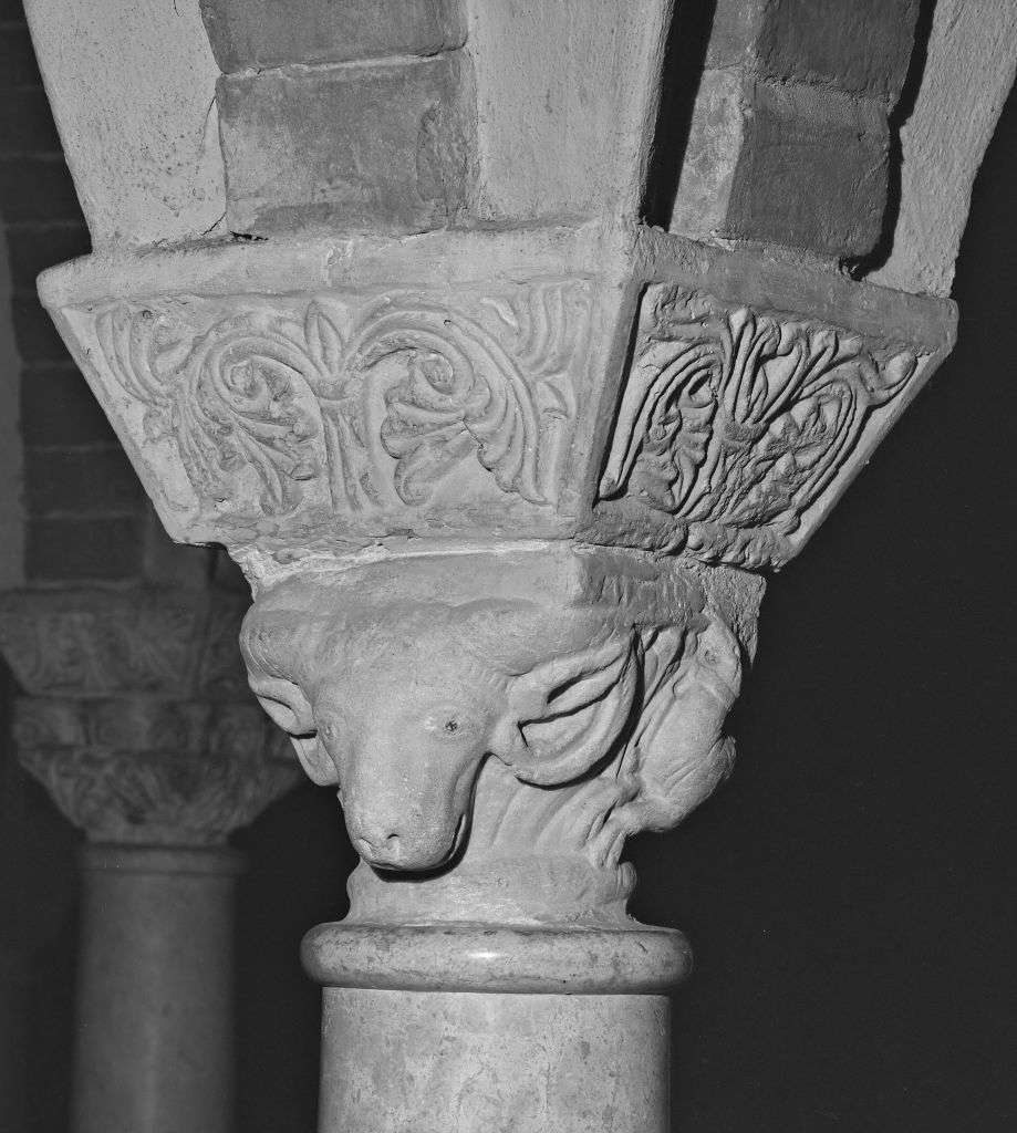 capitello, frammento - ambito Italia settentrionale (sec. VIII)