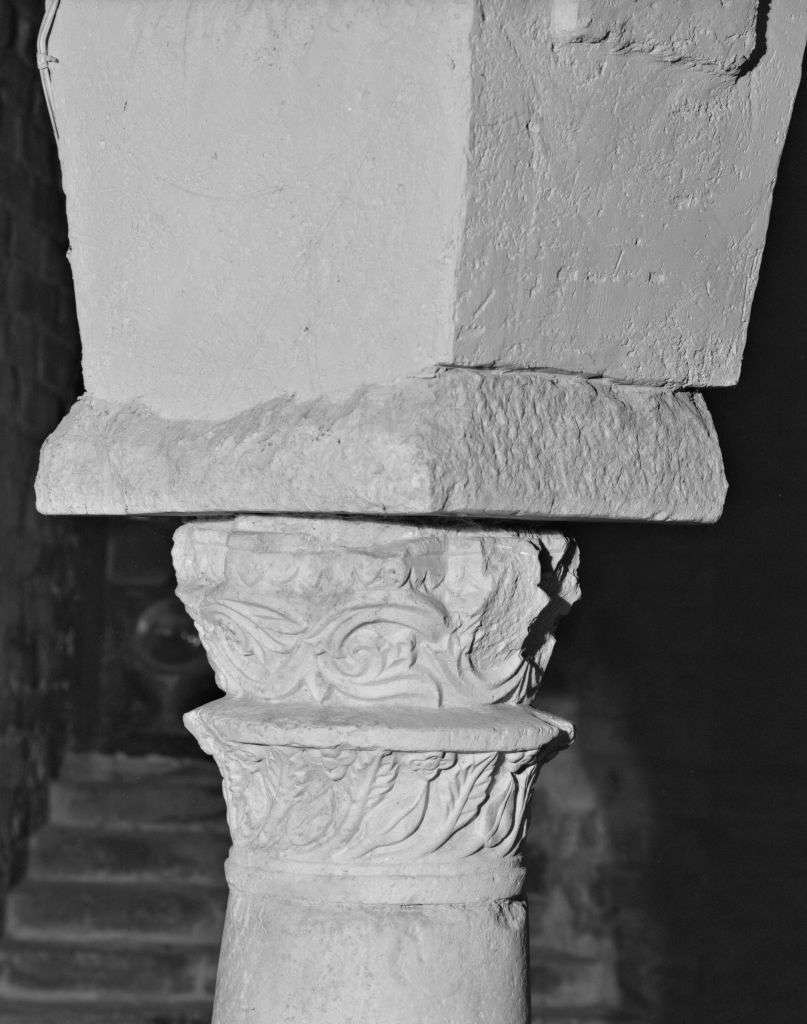 capitello, frammento - ambito Italia settentrionale (metà sec. XII)