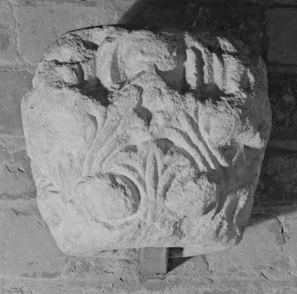 capitello, frammento - ambito Italia settentrionale (sec. IX)