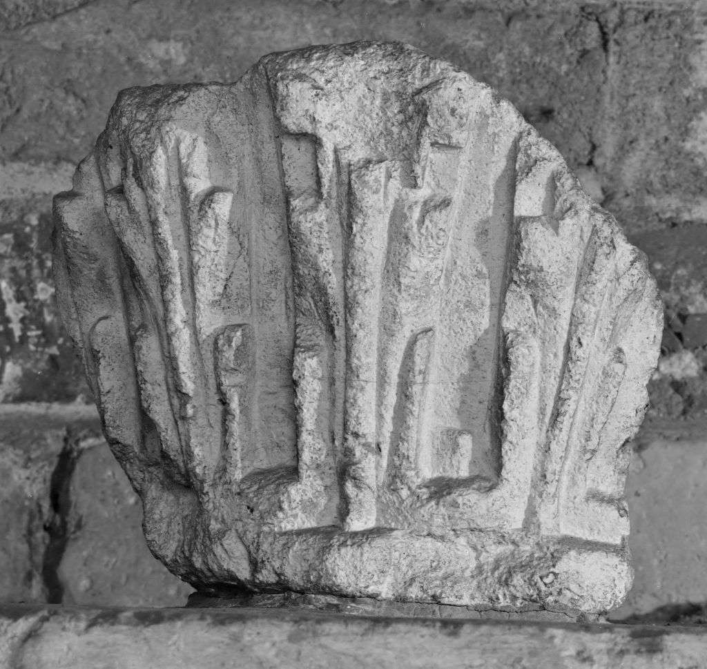 capitello, frammento - ambito Italia settentrionale (sec. IX)