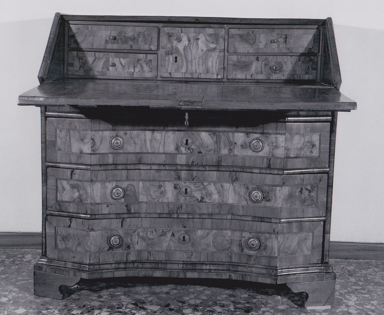 cassettone a ribalta - bottega veneta (fine/ metà secc. XVIII/ XIX)