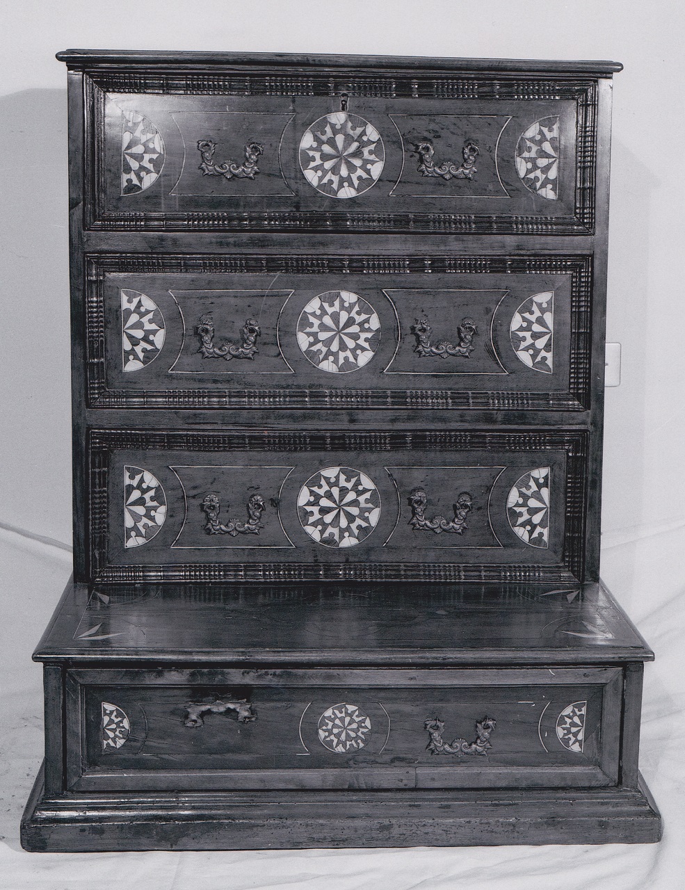 inginocchiatoio - a stipetto - bottega veneta (prima metà sec. XVIII)