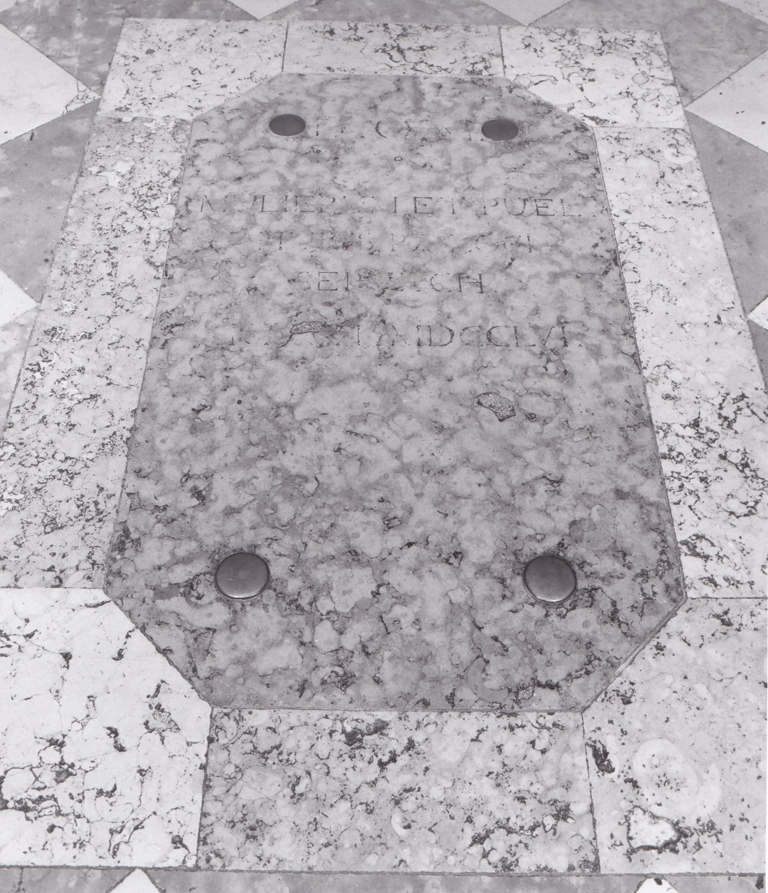 lapide tombale - ambito bassanese (sec. XVIII)