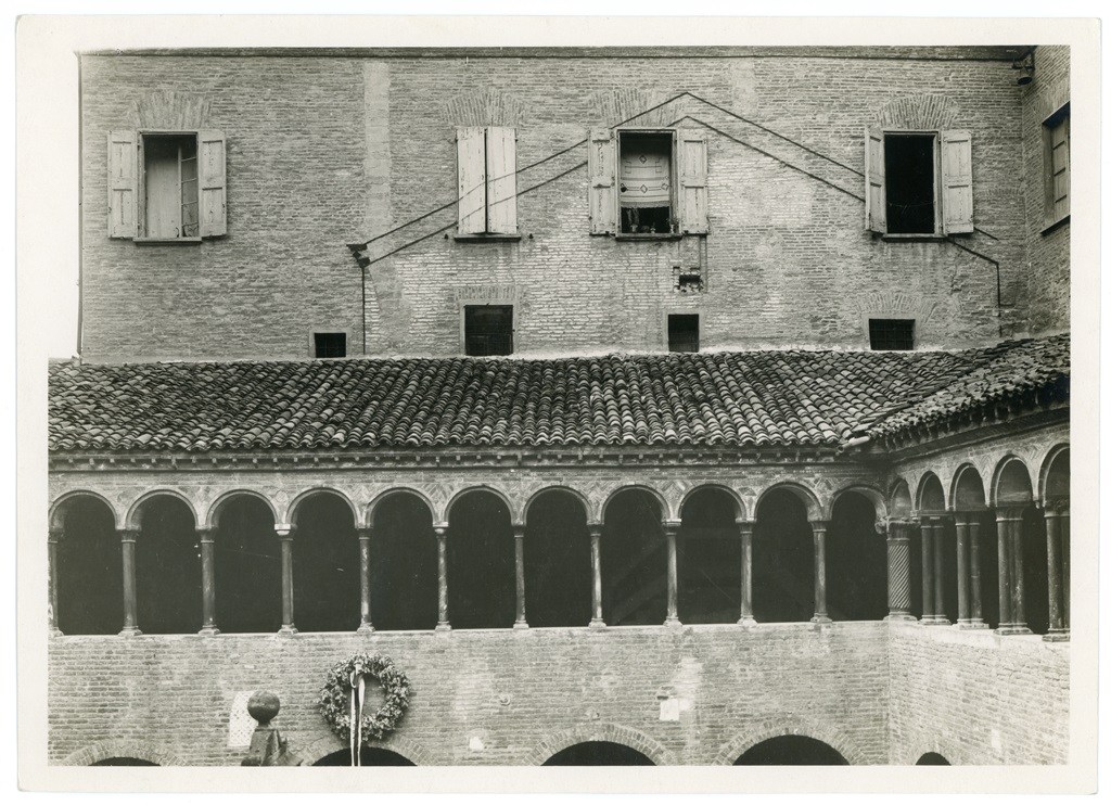 Italia - Emilia Romagna - Bologna - Complesso di Santo Stefano - Chiostro benedettino (positivo) di Bolognesi & Orsini (ditta) (XX)