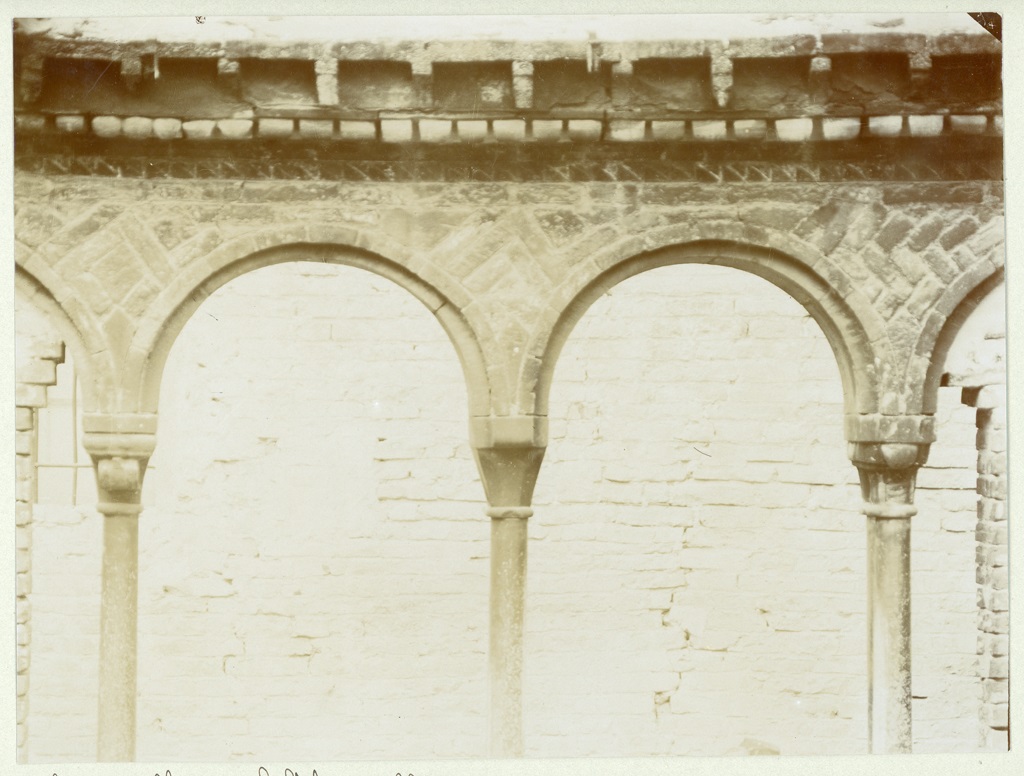 Italia - Emilia Romagna - Bologna - Complesso di Santo Stefano - Chiostro benedettino (positivo) di anonimo (XX)