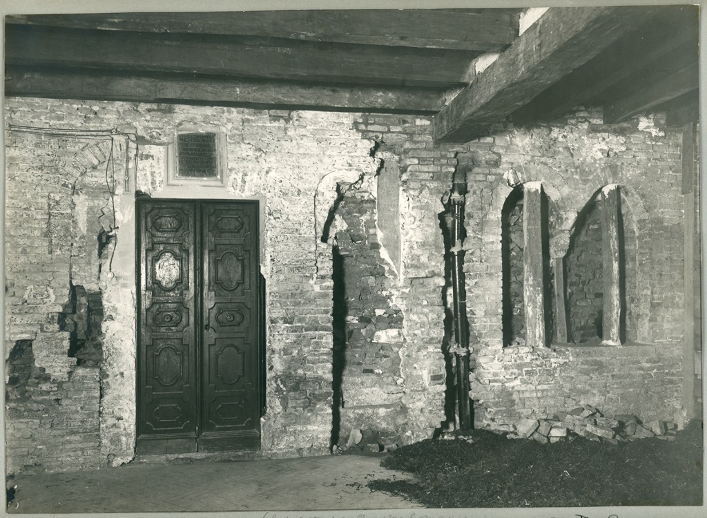 Italia - Emilia Romagna - Bologna - Complesso di Santo Stefano - Chiostro benedettino - Braccio sud-orientale del loggiato (positivo) di Croci, Felice (XX)