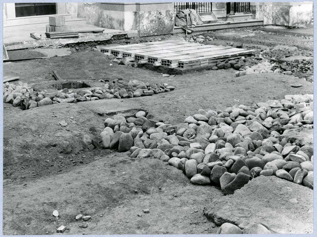 Chiese - Pavimentazione - Restauro (positivo) di anonimo (XX)