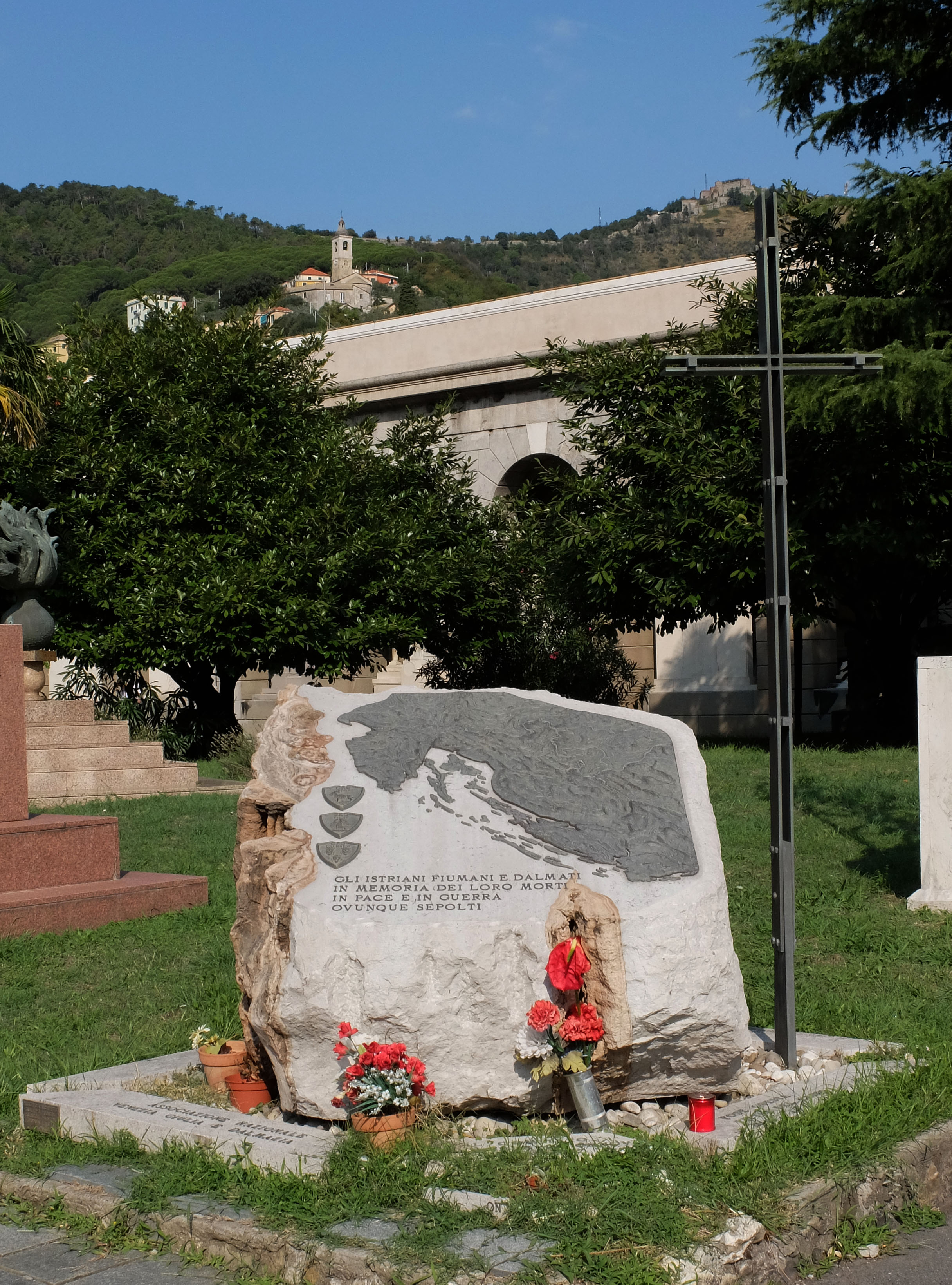 Monumento ai caduti istriani, soggetto assente (monumento ai caduti - a cippo) di Polastro Gugliemo (ultimo quarto XX)