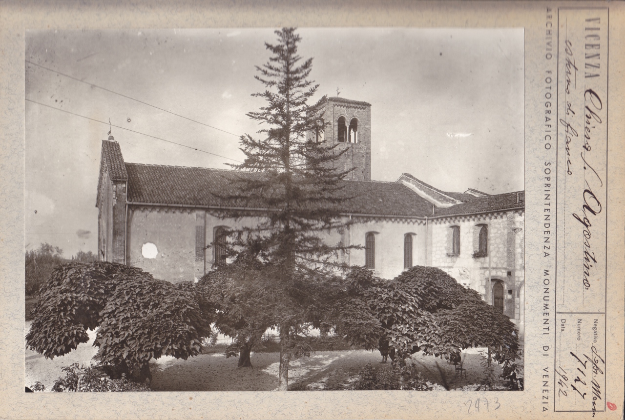 Vicenza - Chiesa di Sant'Agostino. Veduta lato sud (positivo) di Soprintendenza ai Monumenti (attr) (XX)