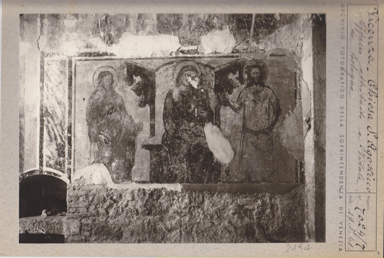 Madonna in trono tra San Giacomo e San Giovanni Battista - Affreschi - Vicenza - Chiesa di Sant'Agostino (positivo) di Soprintendenza ai Monumenti (attr) (XX)