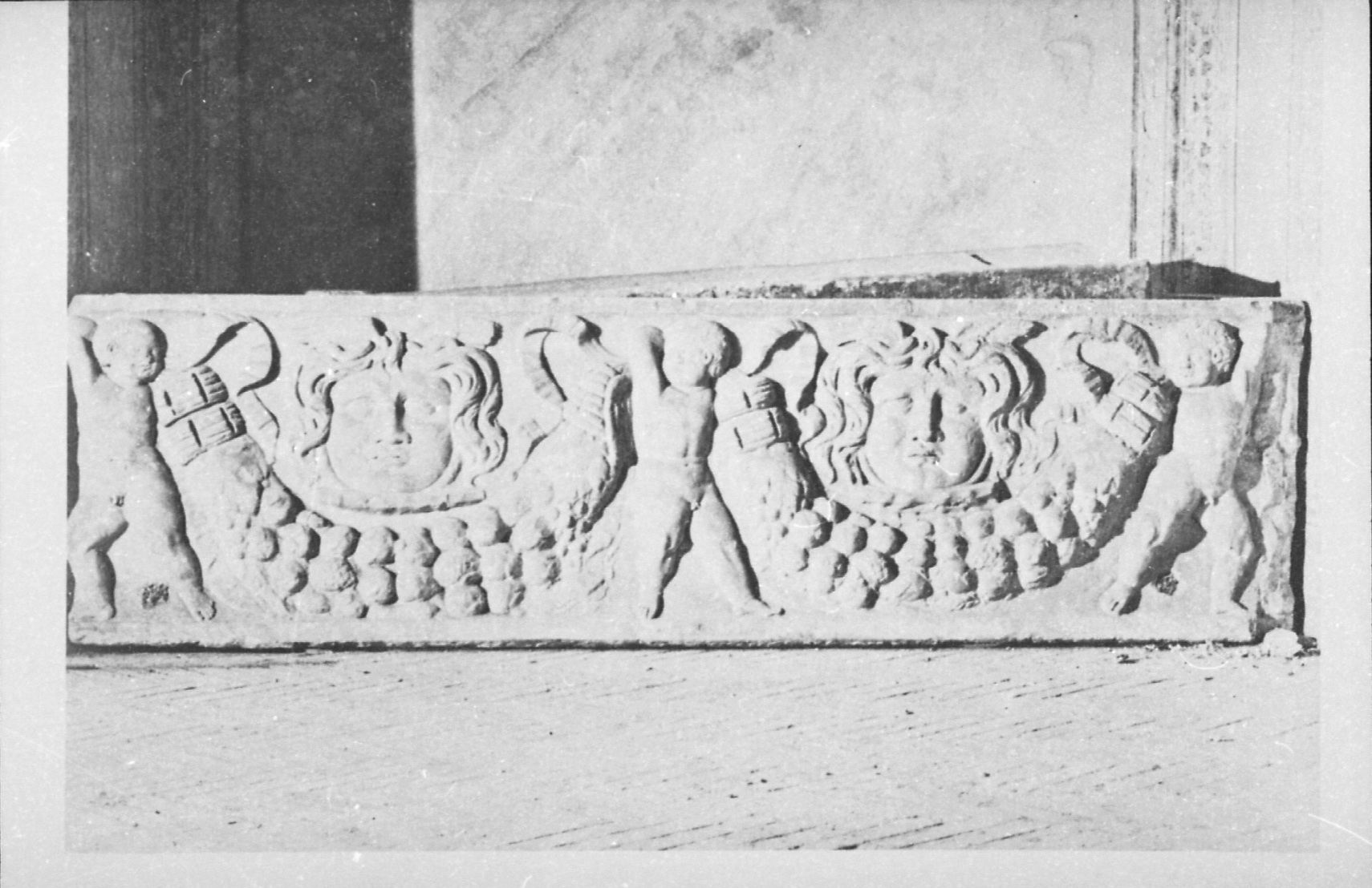 sarcofago (fine/inizio sec II d.C./sec III d.C)