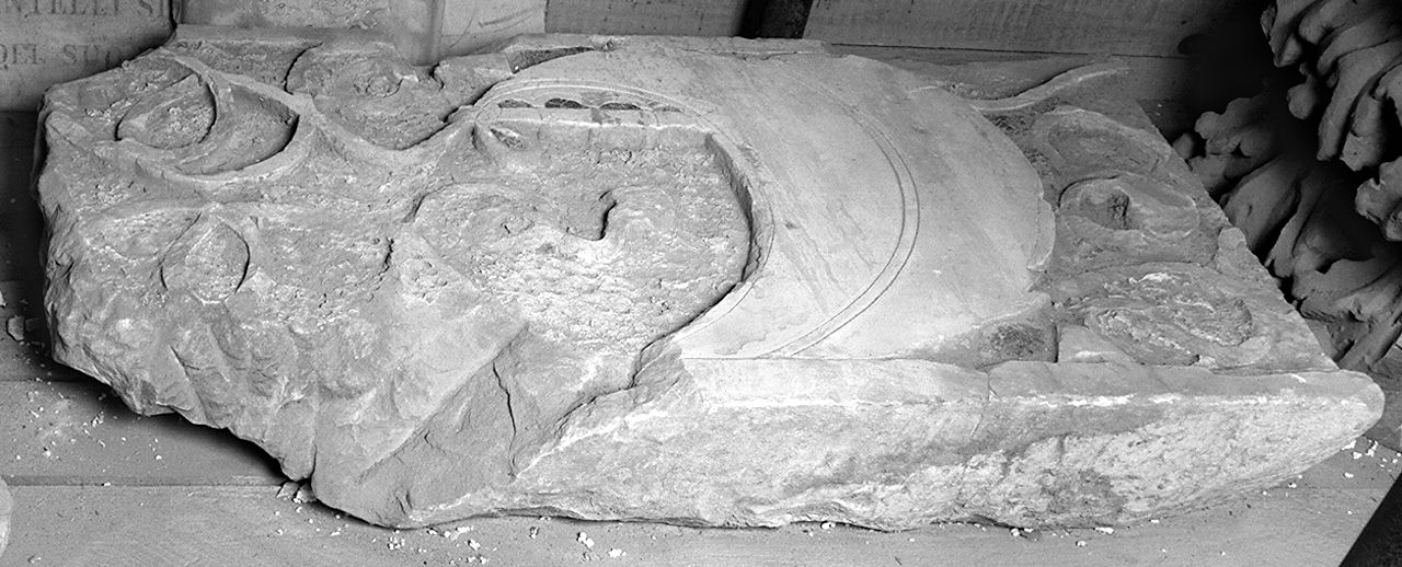 stemma gentilizio della famiglia Rucellai (rilievo) - bottega fiorentina (seconda metà sec. XV)