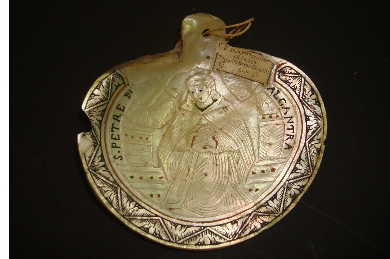 San Pietro di Alcantara (conchiglia) - scuola del corallo di Torre del Greco (prima metà sec. XX)